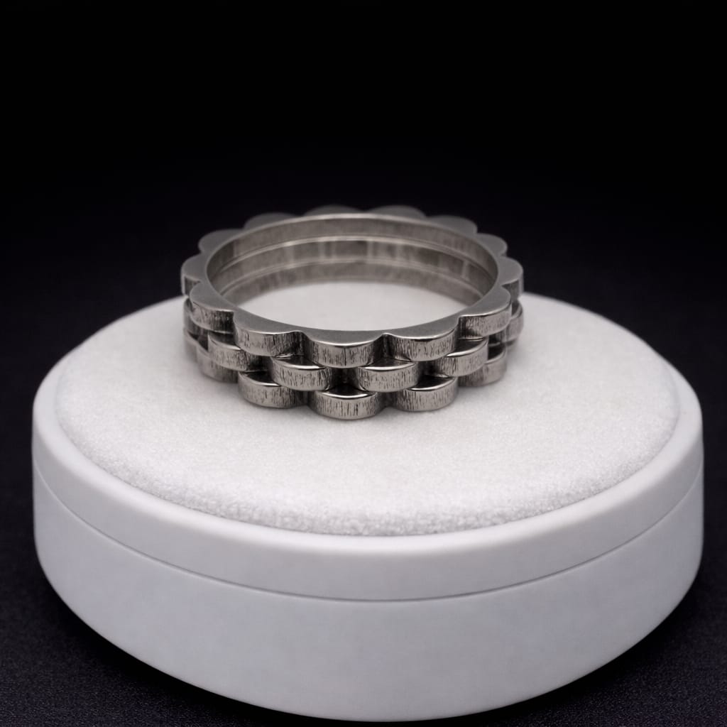 Men's silver ring with a bold chain design
