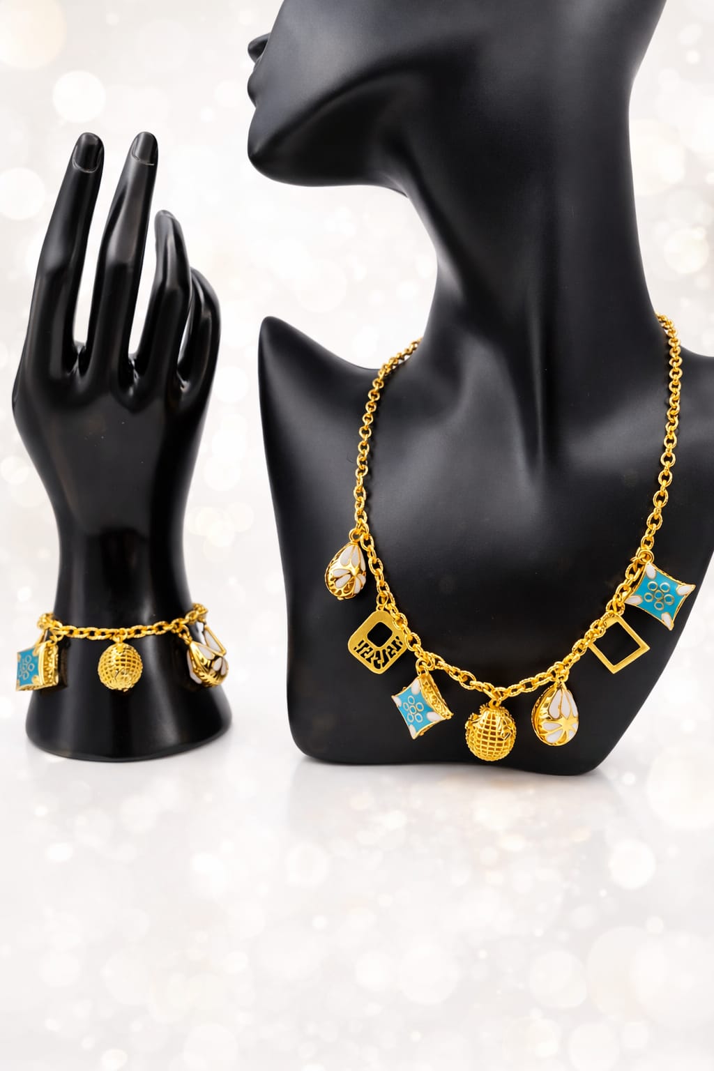 طقم مجوهرات بأشكال هندسية مزخرفة