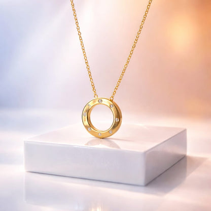 Elegant gold circle necklace