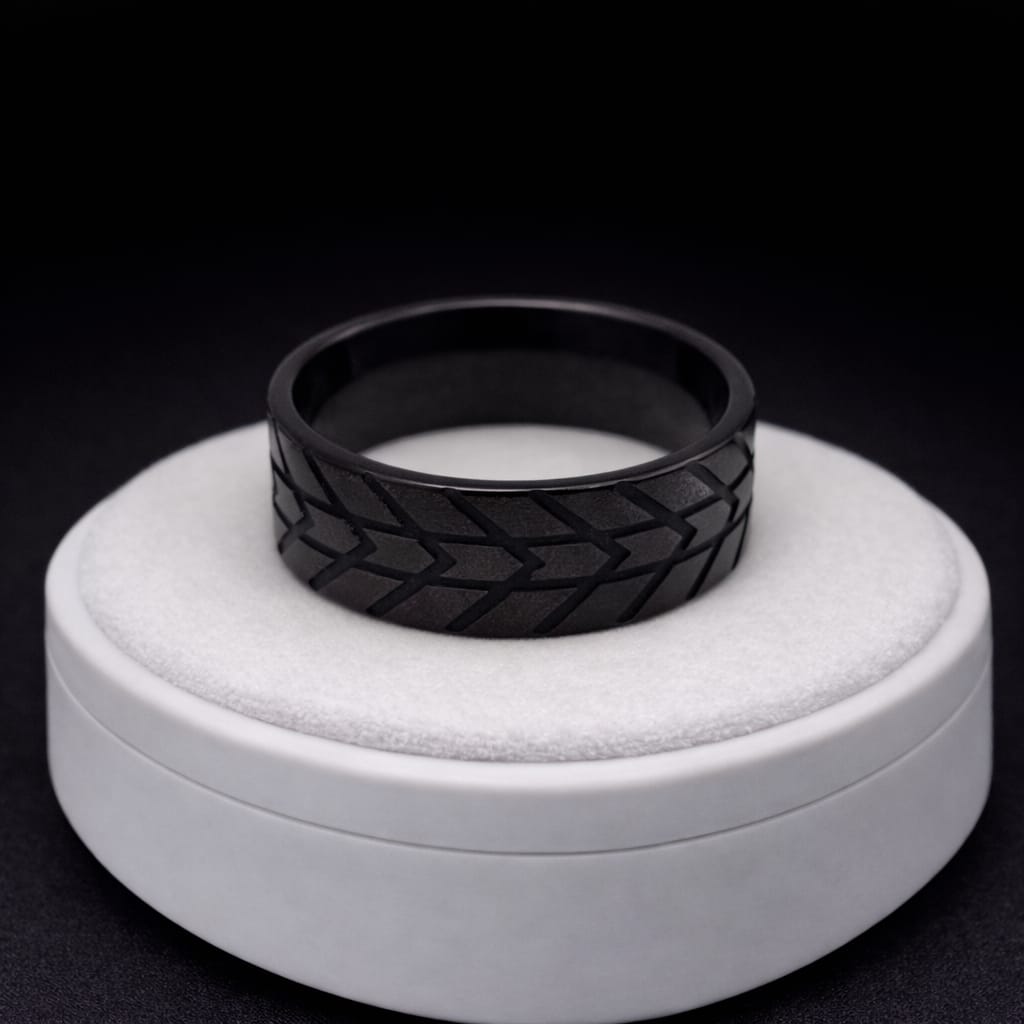 Geometric pattern ring – a striking men's style