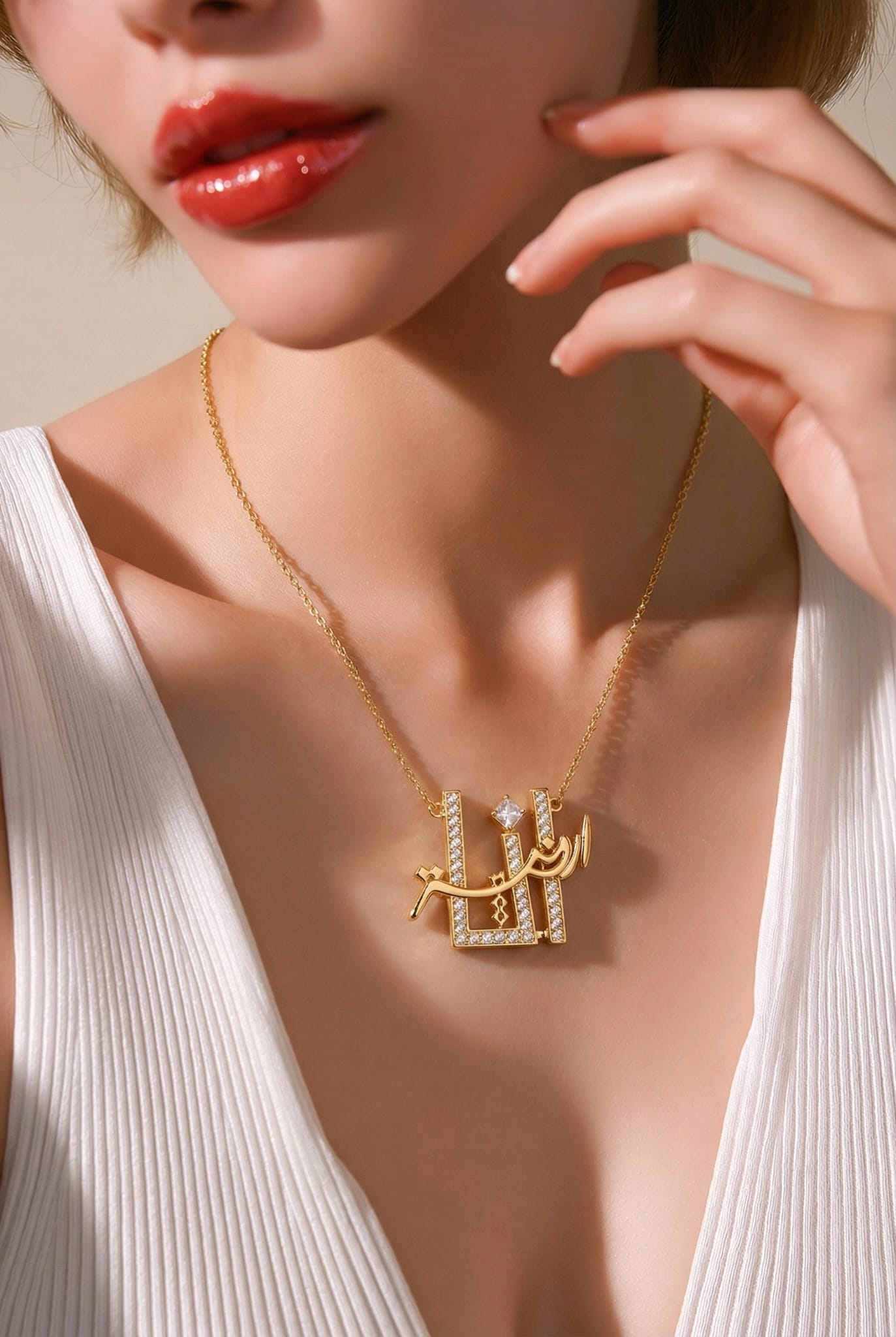 I am Jordanian, a gold necklace with a luxurious design