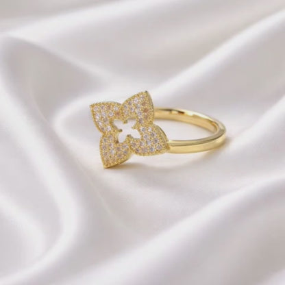 Gold-plated 21 ring with a flower design – understated elegance