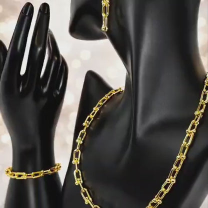 Jewelry set in the shape of cylindrical rings (horseshoe)